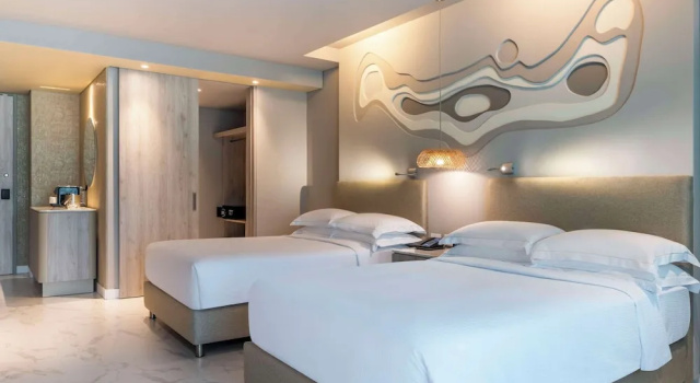 Четырёхместный номер Standard с балконом и с видом на город Hilton Santa Marta