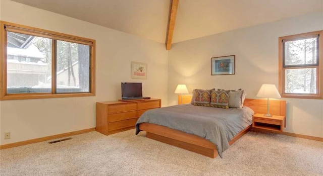 Awbrey Lane #7 by Village Properties at Sunriver, Rezerwuj Dom wakacyjny Hotele w Sunriver z parkingiem, Parking
