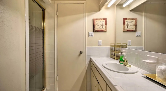 Апартаменты Quiet Rental w/ Balcony: 14 Mi to Downtown Houston