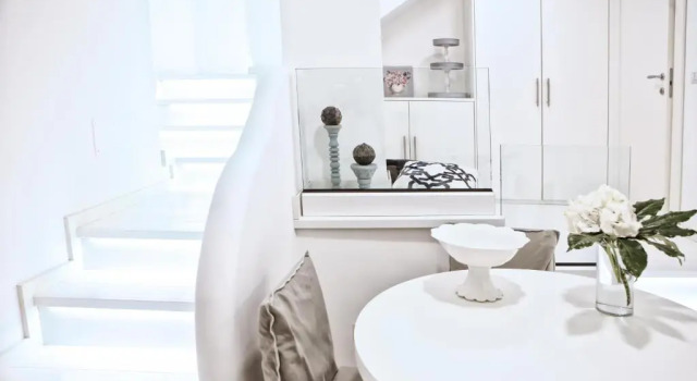 White Stylish Apartments, Забронировать Апартаменты/квартира Отели Вико-Экуенсе с парковкой, рядом с Железнодорожный вокзал Сеяно компании Circumvesuviana, Парковка