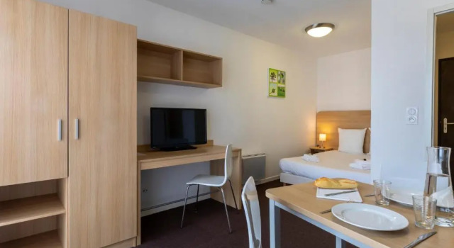 Kosy Apparthotels Troyes City & Park, Забронировать Отель Отели Труа 3 звезды, рядом с Театр Madeleine, 3*