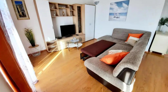 Lovely 3-bedroom apartment with breathtaking view, Rezerwuj Apartament Hotele w Split-Dalmatia County z parkingiem, Parking