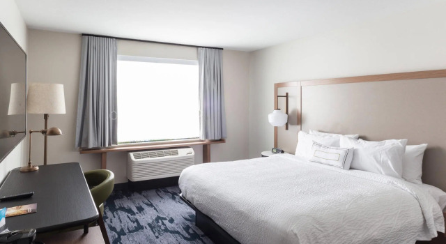 Двухместный номер Standard с видом на реку Fairfield Inn & Suites by Marriott Northfield