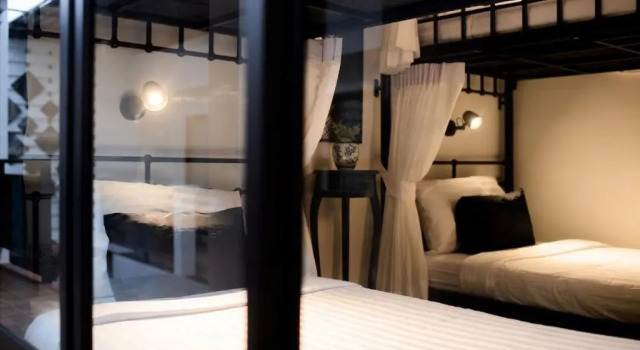 Кровать в общем номере Sabai Hotel Aonang
