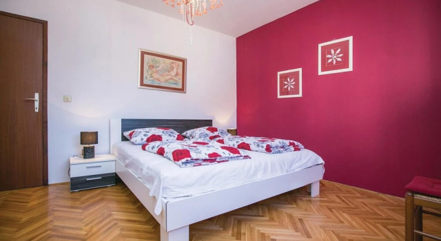 Awesome Home in Labin with Hot Tub, WiFi & 5 Bedrooms, Rezervovat Hotel Hotely v Labin s parkováním, Parkování