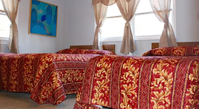 Motel Montreal, Забронировать Мотель Отели Лейк-Джордж с парковкой, рядом с Музей «Форт Уильям-Генри», Парковка