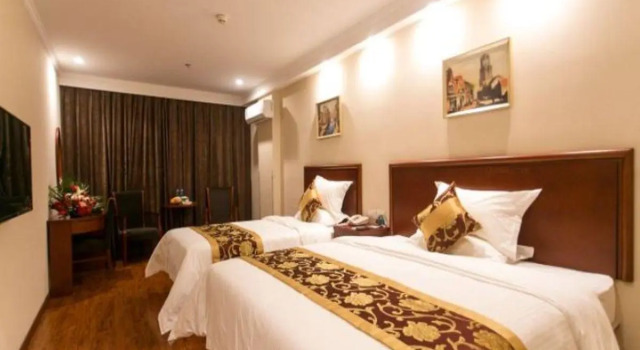 Трёхместный номер Standard GreenTree Inn SuZhou Railway Station HuQiu Hotel
