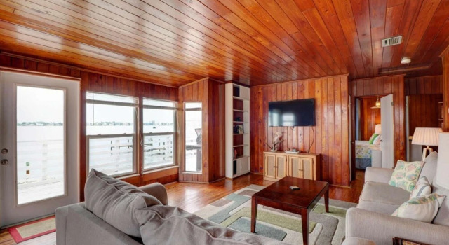Bayside Bungalow 2 - Large Deck With Beautiful Bay Views