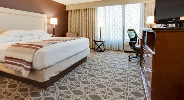 Номер Standard Drury Inn & Suites Louisville East
