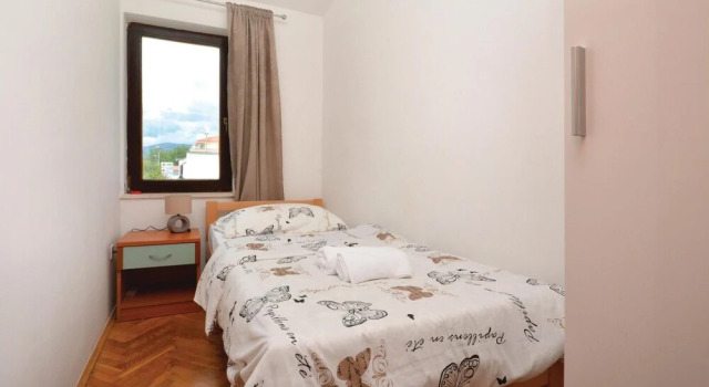 Amazing Home in Podstrana With Wifi and 2 Bedrooms, Varaa Hotelli Hotellit Strožanac pysäköinnillä, Pysäköinti