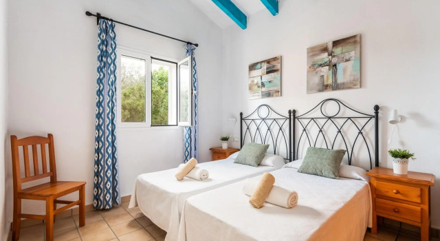 Villa Laura Large Private Pool Walk to Beach Sea Views A C Wifi, Reservar Vila Alaior Minorca