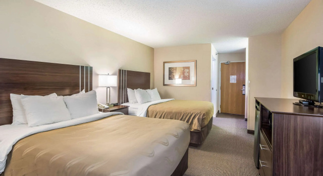 Четырёхместный номер Standard Quality Inn & Suites Pueblo West
