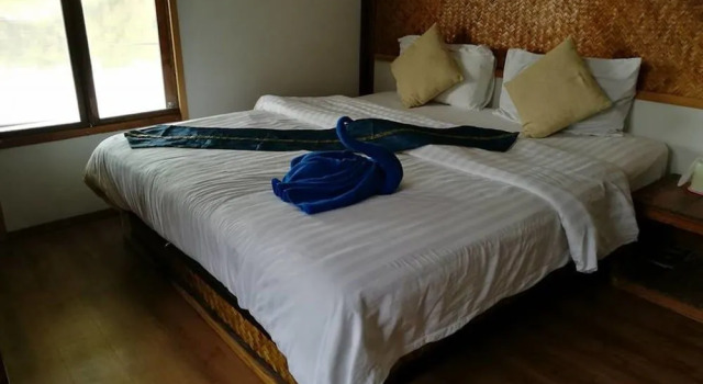 River Marina Resort, Забронировать Курортный отель Утхайтхани Центральный Таиланд