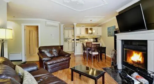 Chalet 620 Chemin du Hibou 320, Book Chalet Hoteller i Stoneham med parkering, nær Stoneham Golf Club, Parkering