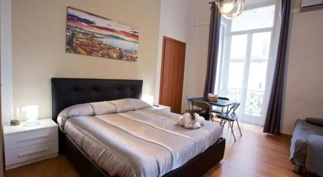 Четырёхместный семейный номер Standard с видом на город B&B MetròNapoli