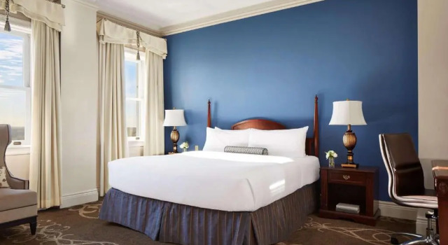 Четырёхместный номер Deluxe Fairmont Hotel Macdonald