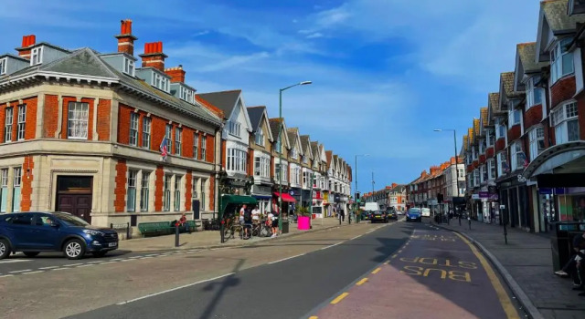 Private Two Bedroom Residence in Southbourne - Private Parking - Off the High Street - Minutes Away from the Beach, Prenota Hotel Southbourne Inghilterra