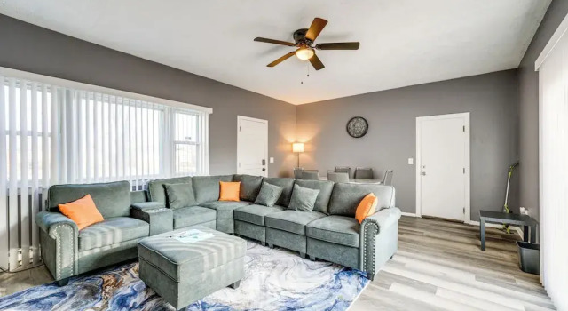 Game, Stay & Play: Family Home in Westland!, Buchen Sie Hotel Westland Michigan