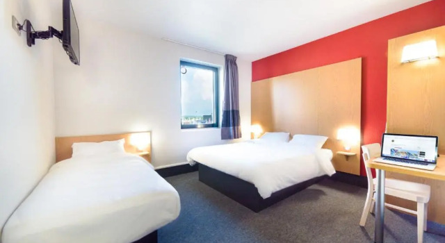 Трёхместный номер B&B HOTEL Colmar Expo