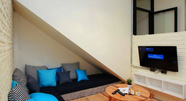2W Cafe & Hostel, Забронировать Хостел Пхукет Таун остров Пхукет