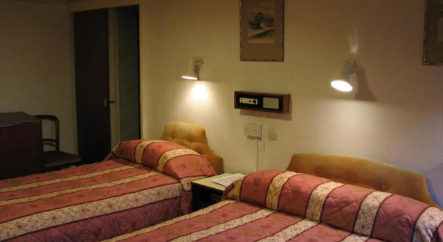 Трёхместный номер Economy Lancaster Hotel