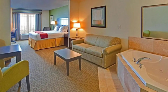 Люкс GreenTree Inn and Suites Florence, AZ
