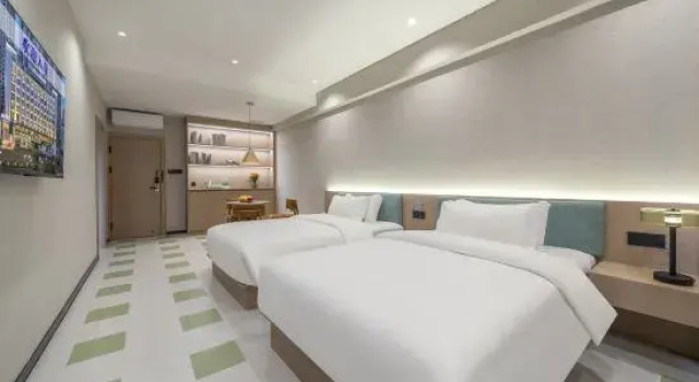 Семейный люкс с видом на озеро Century Holiday Hotel