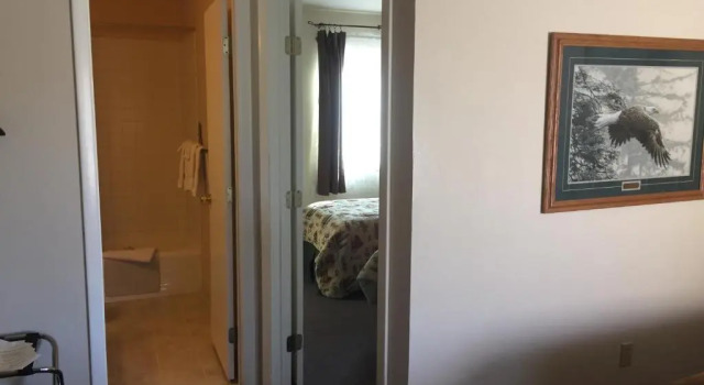 Люкс с 2 комнатами Rocky Mountain Lodge