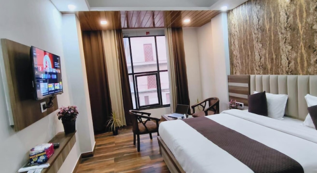 Hotel Lotus Infinity, Varaa Hotelli Haridwar Uttarakhand