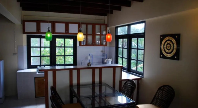 Апартаменты Superior с 2 комнатами с балконом и с красивым видом из окна Sunset Apartment Phuket