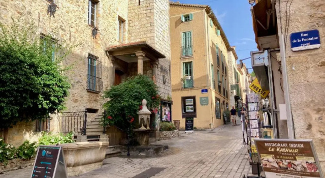 Charming Apartment in the heart of Valbonne Village, Забронировать Апартаменты/квартира Вальбон Софиа-Антиполис
