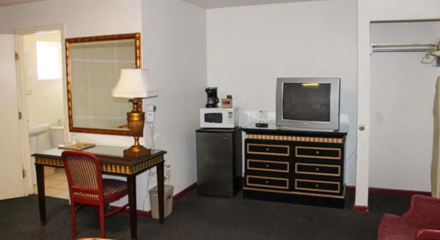 Четырёхместный номер Standard Golden Wheat Budget Host Inn Junction City