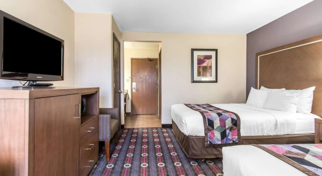 Четырёхместный номер Standard Comfort Inn Tulsa Midtown