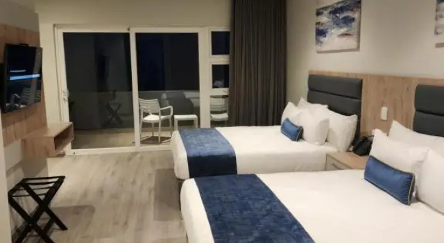 Семейный номер Standard с видом на море 12 Oceans Hotel and Conference Centre