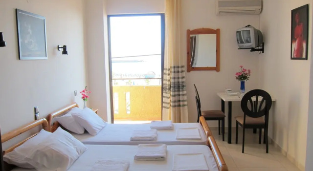 Апартаменты с 2 комнатами с балконом и с видом на сад The Sea View Apartments