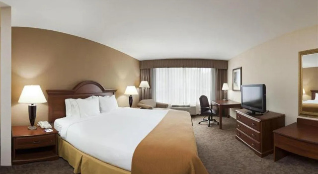 Holiday Inn Express Hotel & Suites-Brevard, Забронировать Отель Отели Бревэрд с бассейном, Бассейн