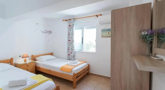 Апартаменты Manos Apartments