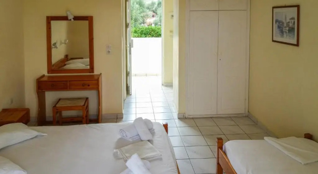 Студия Sunflower Apartments & Studios