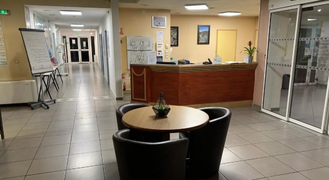 Greet Hôtel Castres Saix, Забронировать Отель Кастр Tarn