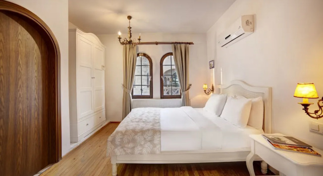 Люкс с балконом Vinifera Vineyards Hotel