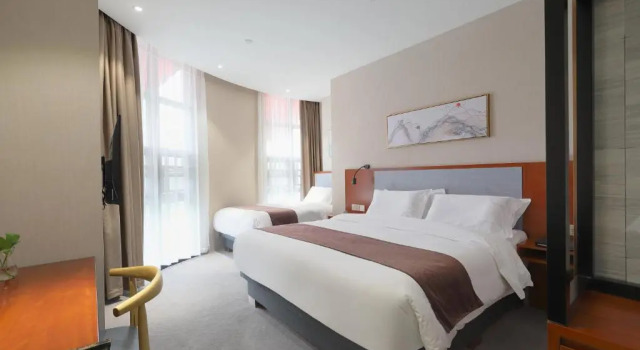 Семейный номер Standard Shanghai Menglong Hotel Management