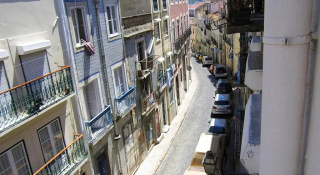 Apartment with one bedroom in Lisboa with WiFi 5 km from the beach