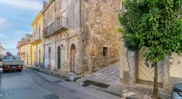 Snug holiday home in Mirto with a private terrace, Book Hotel Hotels in Mirto with Parking, Parking