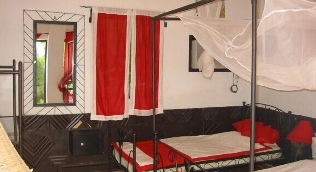 Les Cordons Bleus, Book Hotel Mbodiene M'Bour