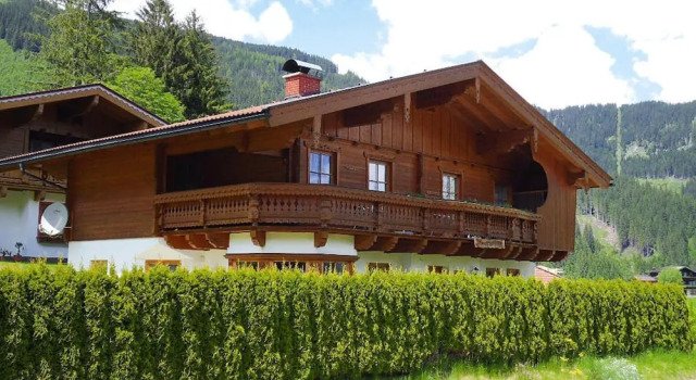 Апартаменты House in Krimml Near Waterfalls & Hiking Trails
