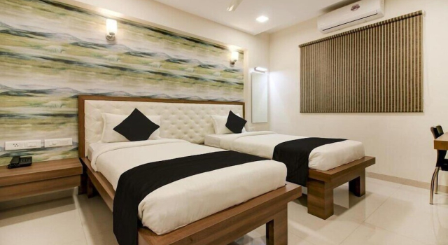 Двухместный номер Executive Hotel Vrushali Inn