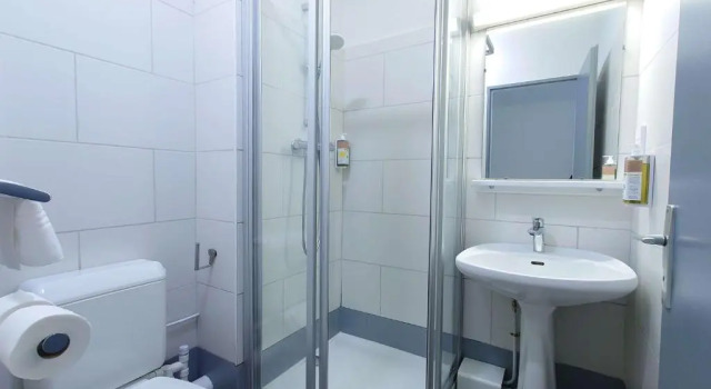 Одноместный номер Standard Kyriad Direct Grenoble