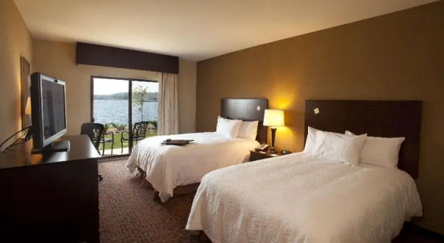Двухместный номер Standard Hampton Inn Marquette-Waterfront