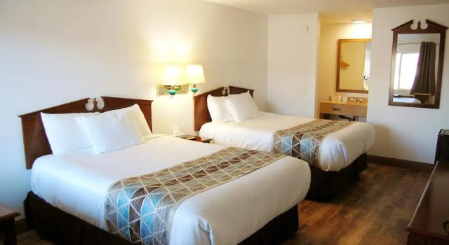 Четырёхместный номер Standard Westward Inn
