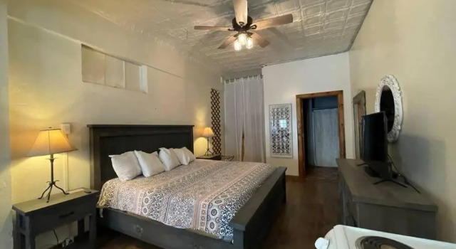 Loft 4 - 1 of 5 downtown, Book Hotel Hoteller i Alpine med parkering, Parkering